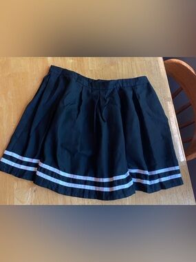 HOT TOPIC skirt size XL for girl, M/L for women, pre-owned good condition with